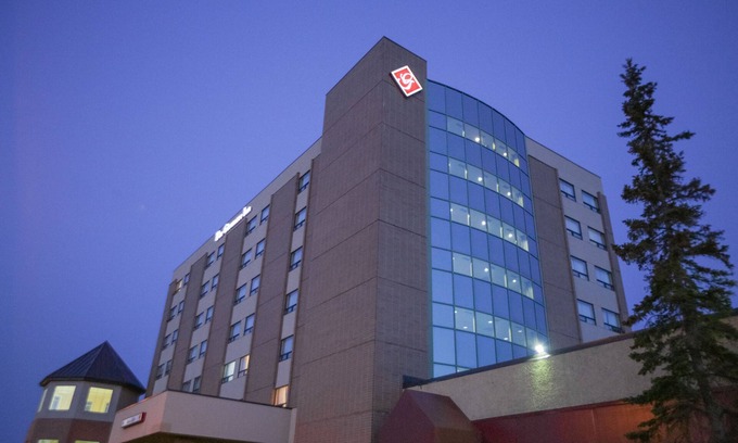 Lynnwood Ridge Hotel | Discover The Glenmore Inn & Convention Centre's Top Amenities