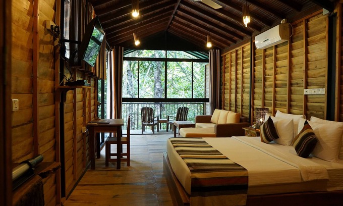 Imbulpe Hotel | Experience The Glenrock: 4-Star Stay with Pool & Spa