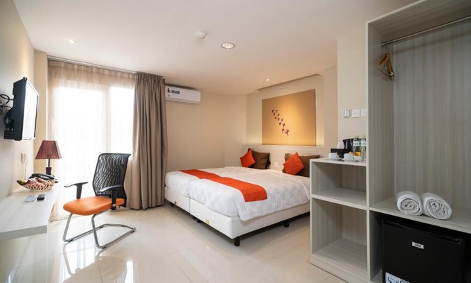 Tomang Apartment | Family-Friendly Gloria Suites in Grogol with Pool Access