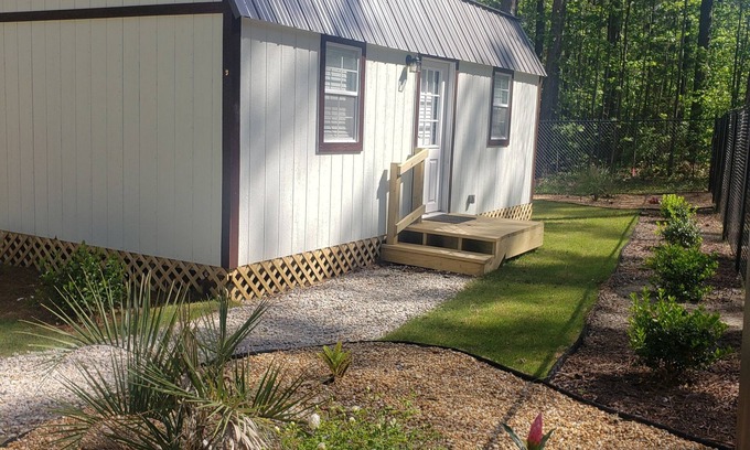 Auburn Cabin | Elegant Godfather Tiny House Near Auburn University