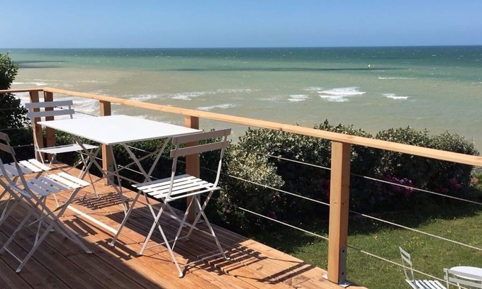 Quiberville House | Goelette House: Breathtaking Sea View & Poolside Bliss