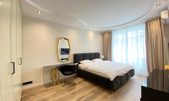 Lypky Apartment | Discover The Gold House: 4-Star Hotel & Pet Friendly Stay