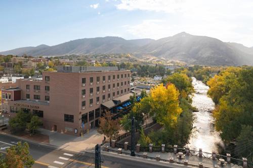 Golden Hotel | Explore The Golden Hotel: Pet-Friendly 4-Star Retreat