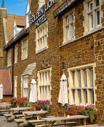 Hunstanton Hotel | Cozy Getaway at The Golden Lion Hotel with Ocean Views