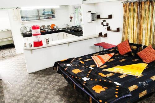 Sualkuchi House | Cozy Golden Nest Cottage: Pet-Friendly with Open Kitchen