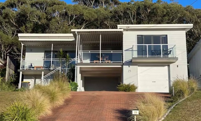 Hyams Beach House | Experience The Golden Retreat @ Hyams Beach with Ocean Views