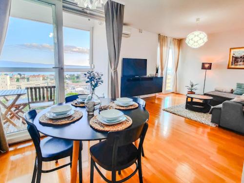 Split Apartment | The Golden View Apartment