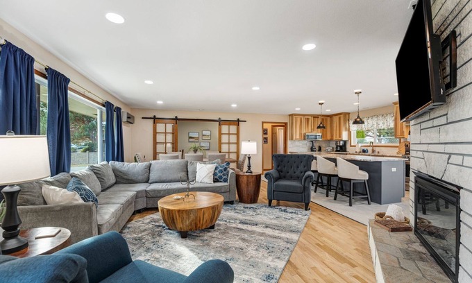Tri-Cities House | Exceptional Stays at The Goldmine: Pet Friendly & Breakfast