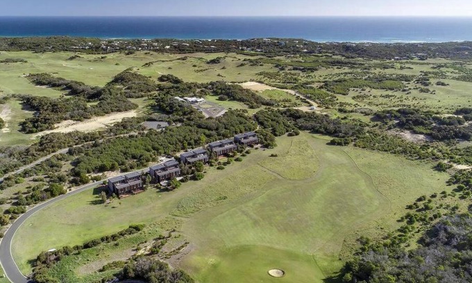 Fingal House | Discover The Golf House at St Andrews Beach - Family Friendly