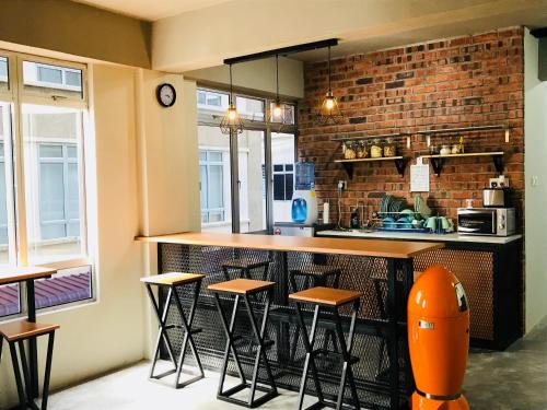 Kota Warisan Hostel | Budget-Friendly Stay at The Good Travelers Hostel - KL Airport