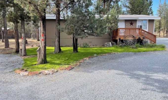 Alturas House | Unforgettable Gooseloop Getaway with Spa and Hot Tub