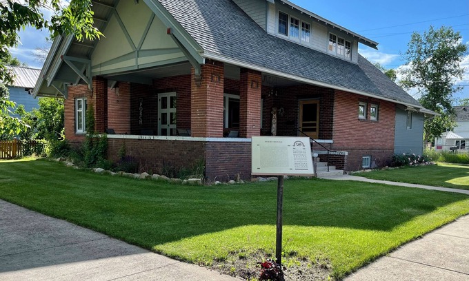 Lewistown House | Experience The Governor’s House: Pool, Spa & Family-Friendly