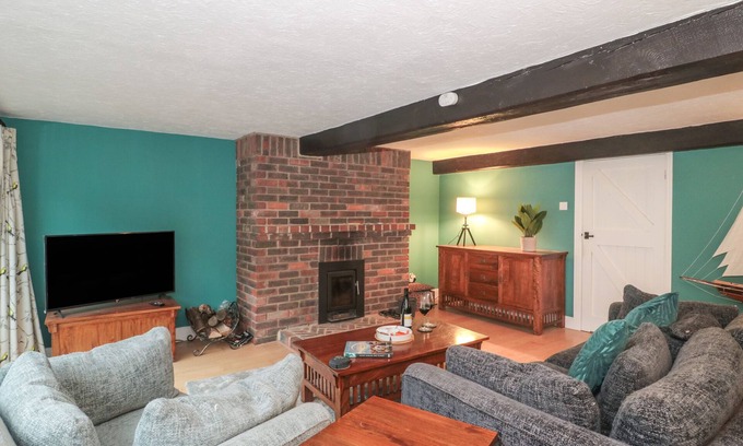 Upwey Cottage | Pet-Friendly Haven with Open Fire in Scenic Weymouth