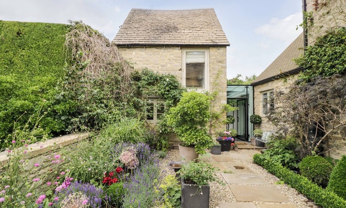 Witney Cottage | Romantic Getaway at The Grain Store in Witney