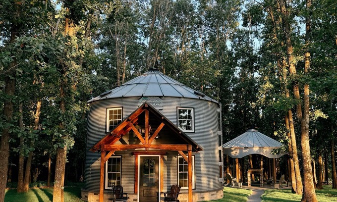Seymour Cabin | Cozy Farm Stay at The Grainery in the Ozark Hills