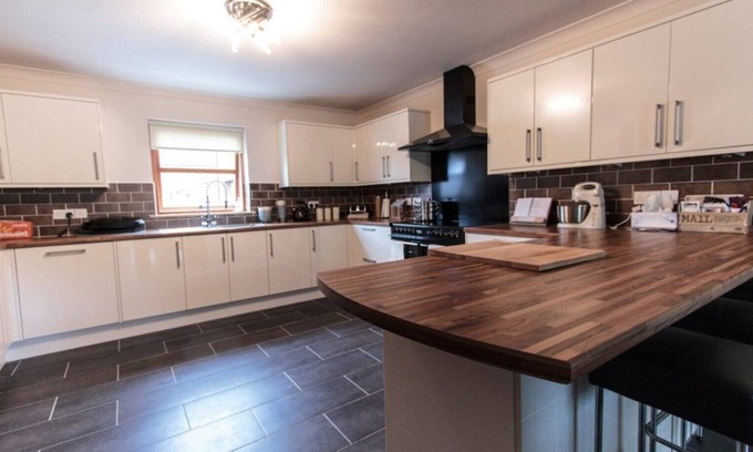 Dunfermline Cottage | The Granary. 4 star, 4 bedrooms.