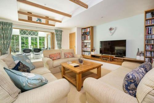 Sudbury House | Pet-Friendly Retreat: The Granary at Pannels Ash Farm