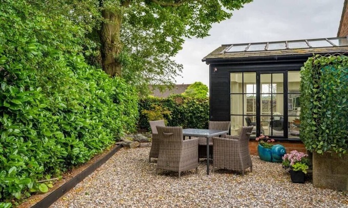 Sudbury House | Explore The Granary at Pannels Ash Farm - Pet Friendly Escape