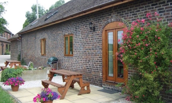 Polesworth Cottage | Experience The Granary: Scenic Barn Retreat on a Farm
