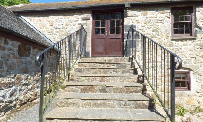 Saint Erth Praze House | Discover The Granary: Family-Friendly Retreat with Pool