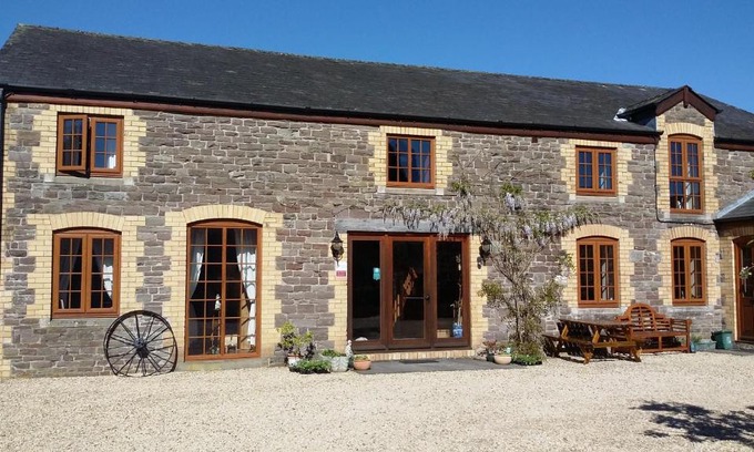 Talgarth Bed & Breakfast | Top-Rated The Granary: Family-Friendly & Accessible Stay