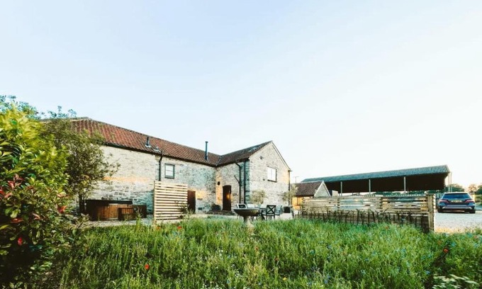 Little Stoke House | Guest Rated: 9.6/10 at The Granary - Hopewell