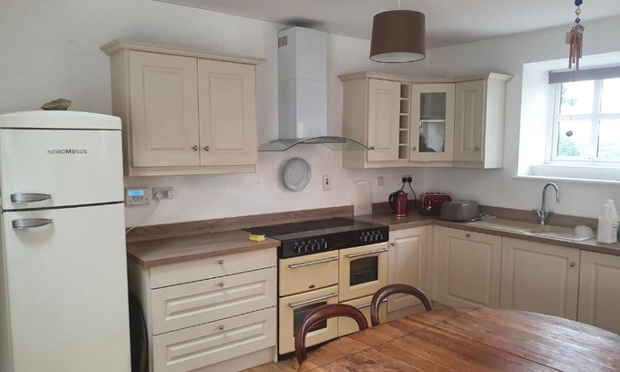 Knockaderry Cross Roads House | Discover The Granary: Family & Pet-Friendly Retreat