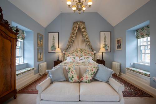 Hunspow Cabin | Relax at The Granary Lodge Bed & Breakfast: 9/10 Rating