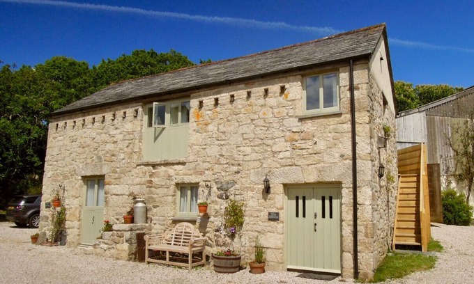 High Street Cottage | Discover The Granary - Family-Friendly Stay in Lanjeth