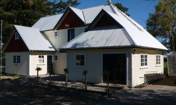 Windwhistle Cottage | Pet-Friendly Ocean View Cottage at Gunyah Estate