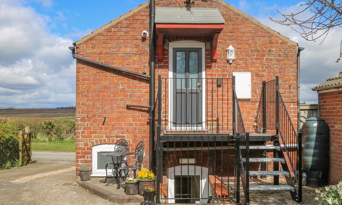 Driffield Cottage | Pet Friendly Retreat at The Granary in Wetwang