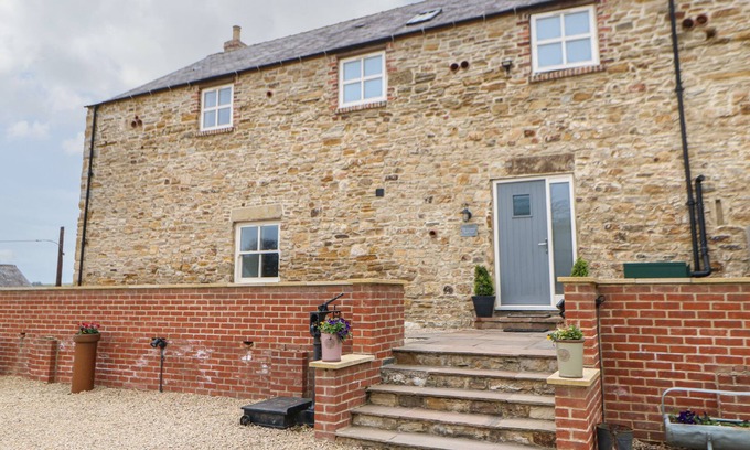Witton Gilbert Cottage | Discover The Granary: Pet-Friendly Retreat with Hot Tub