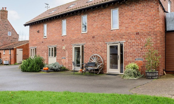 Askham Apartment | Pet-Friendly Getaway at The Granary with Garden Oasis
