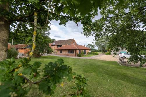 Foxley House | Wood Farm Barn: Guest Rated 10/10 with Countryside Views