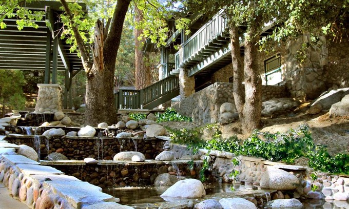 Idyllwild Bed & Breakfast | Relax at The Grand Idyllwild Lodge with Spa & Hot Tub