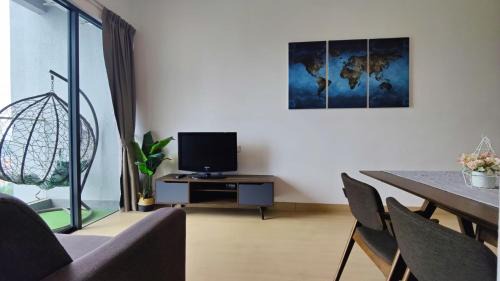 Subang Jaya Apartment | Discover The Grand SS15 Sunway: Infinity Pool & Free WiFi