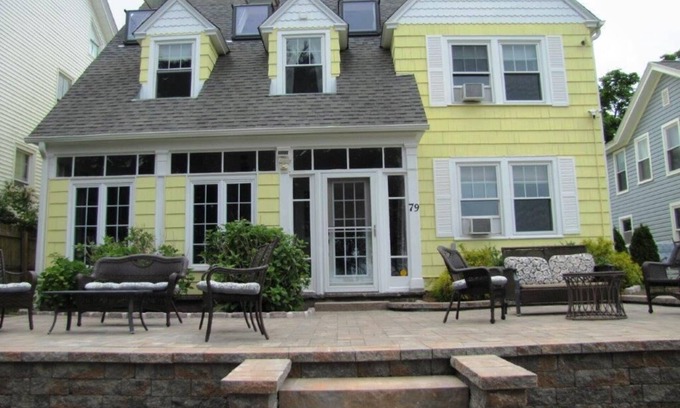 Niantic House | Experience The Grand Victorian Guest House by the Beach