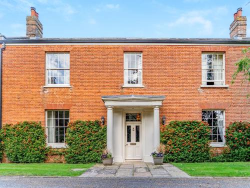 Sculthorpe House | Elegant Getaway at The Grange Farmhouse - 5-Star Stay