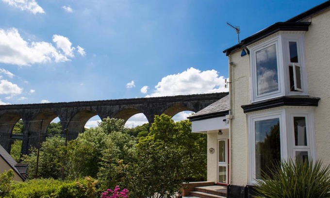 Merthyr Tydfil House | Discover The Grange Guesthouse: Family-Friendly Retreat