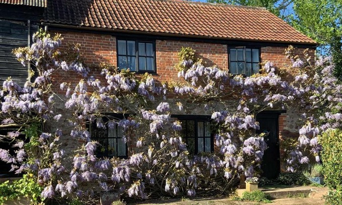 Sidmouth House | Discover The Grannary: 4-Star Pet-Friendly Retreat