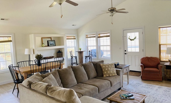 Colington Harbour House | Experience The Grant Atlantic: Rated 10/10 with Spa & Hot Tub