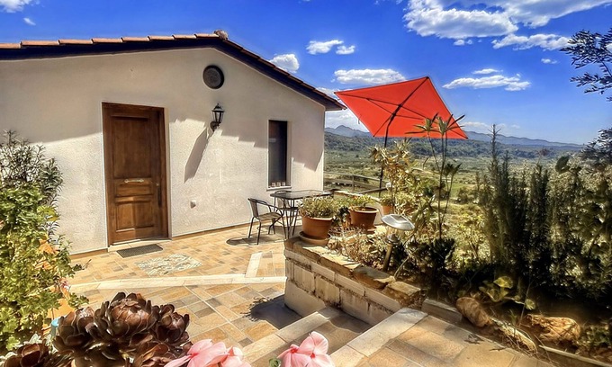 Archaia Olympia Cottage | Inviting Stay at The Great Escape Olympia with Breakfast & Kitchen