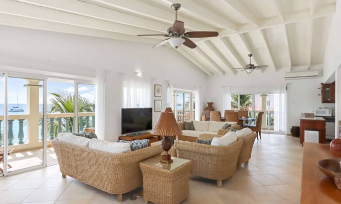 Beacon Hill Condo | Experience The Great Escape with Oceanfront Pool Access