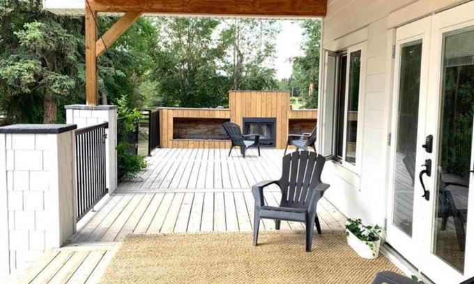 Springbank Apartment | Unforgettable Family Retreat at The Great Grizzly Getaway