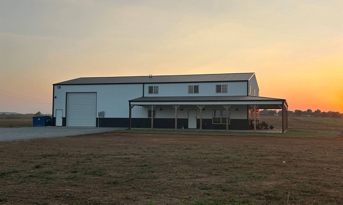 Enid House | Discover The Great Plains Escape: Family-Friendly Retreat
