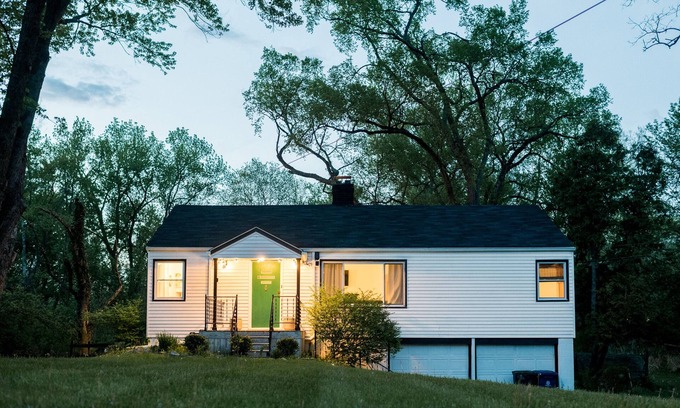 Brecksville House | Experience The Green Door Guesthouse Near Cuyahoga Valley
