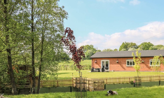 Bramshall House | THE GREEN, family friendly, luxury holiday cottage in Uttoxeter