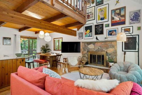 East Stroudsburg Ski Chalet | Discover The Green Forest Retreat: Kayaking & Relaxation