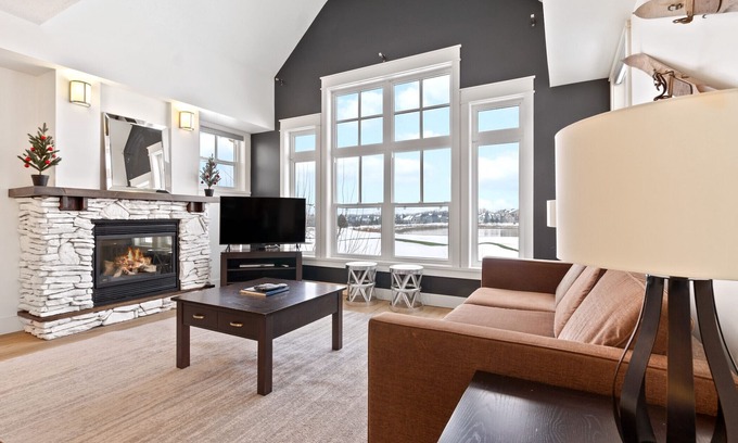 The Blue Mountains Apartment | Scenic Rivergrass Home with Mountain and Golf Course Views