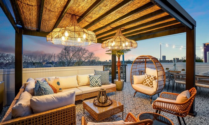 South Central Houston House | Discover The Green Haus: Rooftop Cabana Retreat Awaits